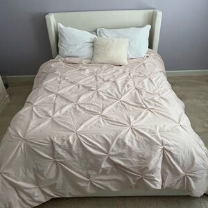Light pink pin tucked full size comforter and 2 shams